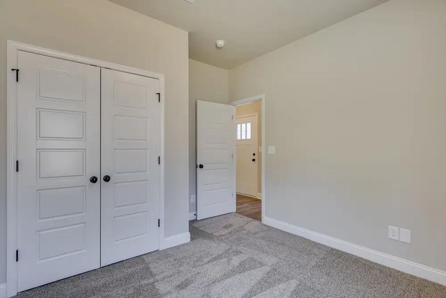 Spacious, unfurnished interior of a new home in , Edgefield (Image 8).