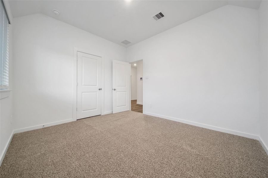 Spacious, unfurnished interior of a new home in Silverthorne, Conroe (Image 40).