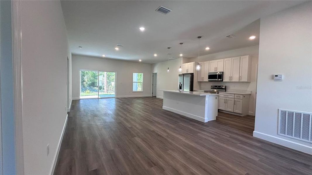 Spacious, unfurnished interior of a new home in , Ocala (Image 16).
