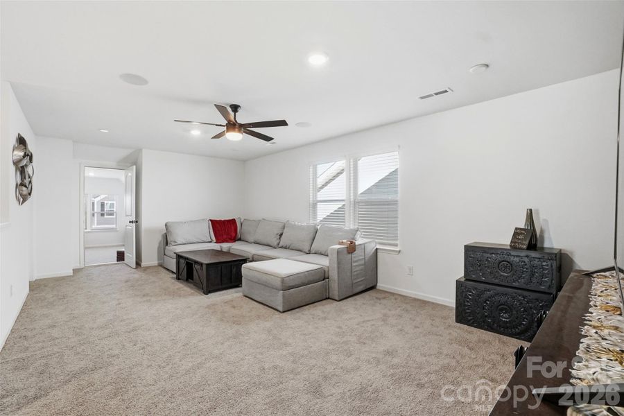 Furnished interior view inside a new home in Edgewater Lakeview On Your Lot, Lancaster (Image 39). Furnished interior view inside a new home in Edgewater Lakeview On Your Lot, Lancaster (Image 39).