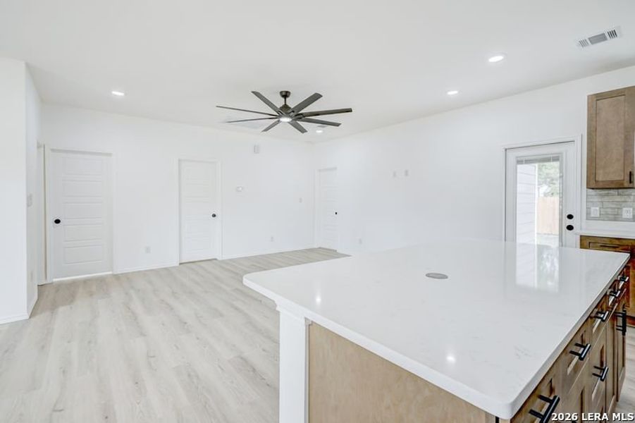 Spacious, unfurnished interior of a new home in , San Antonio (Image 27).
