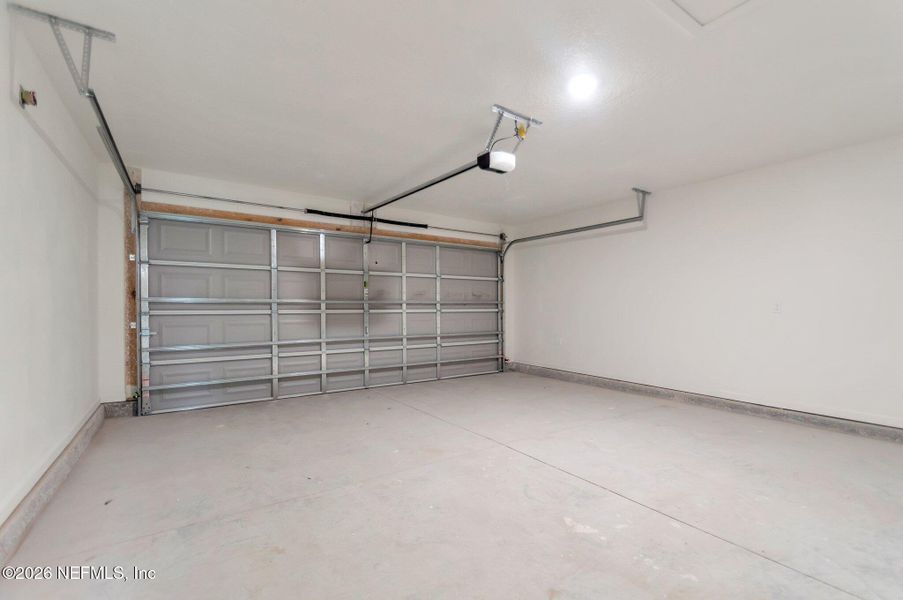 Spacious, unfurnished interior of a new home in , Jacksonville (Image 23).