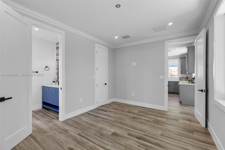 Spacious, unfurnished interior of a new home in , Key Largo (Image 26).