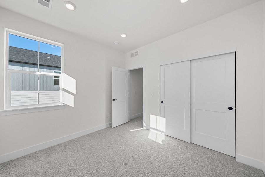 Spacious, unfurnished interior of a new home in Trumark Homes at Sterling Ranch, Littleton (Image 29).