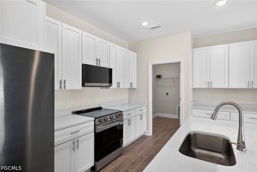 Furnished interior view inside a new home in Cape Coral, Cape Coral (Image 9).