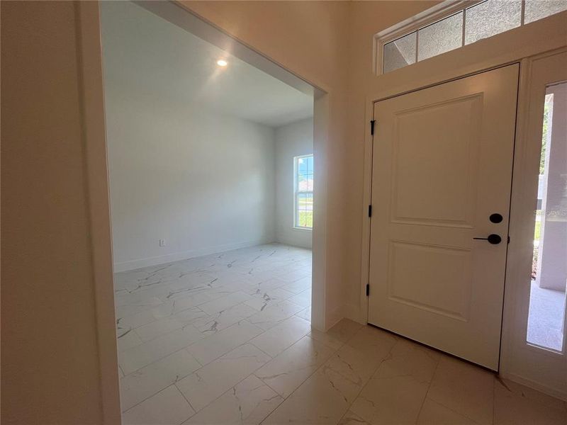 Spacious, unfurnished interior of a new home in , Ocala (Image 6).