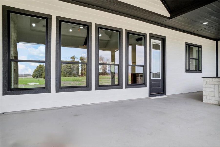 Exterior details and patio area of a home in , Celeste (Image 3).