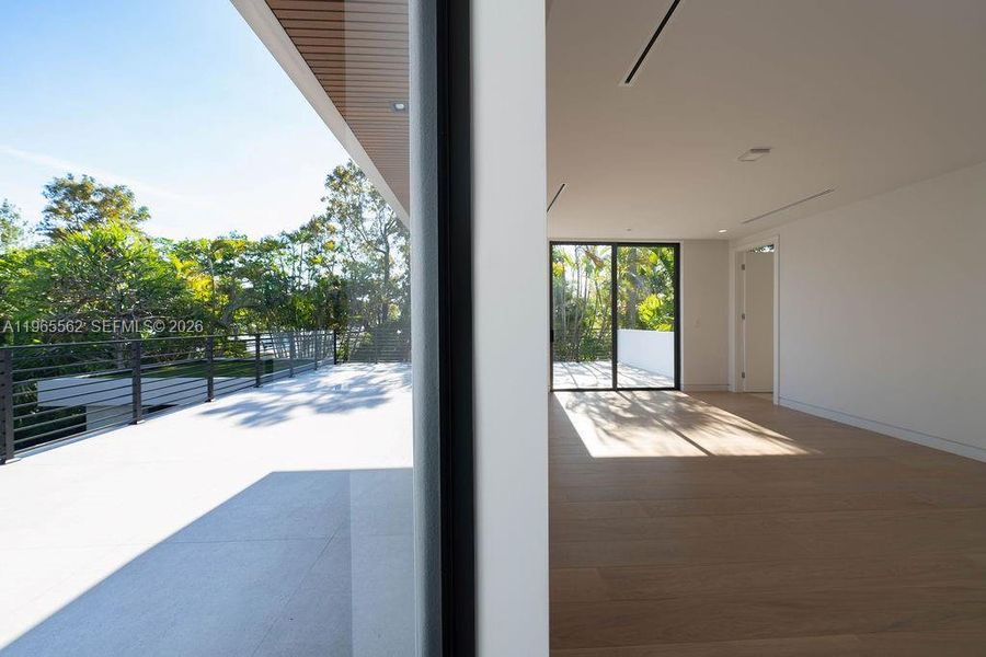 Exterior details and patio area of a home in , Miami (Image 27).