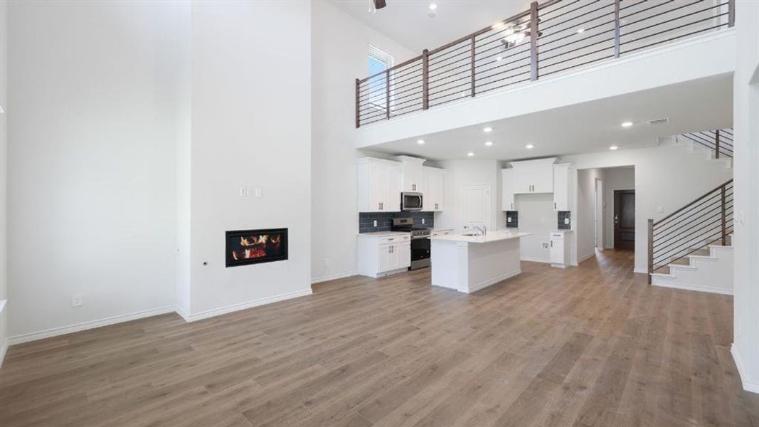 Spacious, unfurnished interior of a new home in The Landing at Hidden Lakes, McKinney (Image 25).