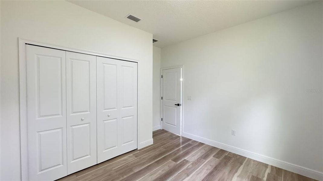 Spacious, unfurnished interior of a new home in , Citrus Springs (Image 11).