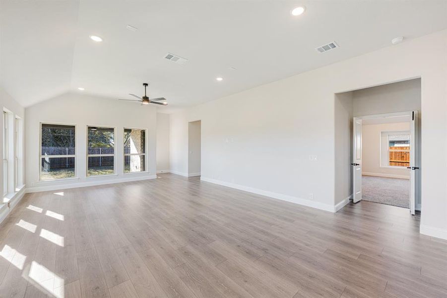 Spacious, unfurnished interior of a new home in Maplewood, Glenn Heights (Image 19).