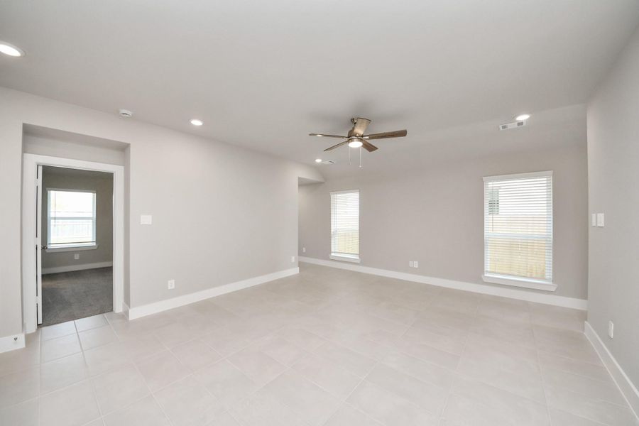 Spacious, unfurnished interior of a new home in , Tomball (Image 36).