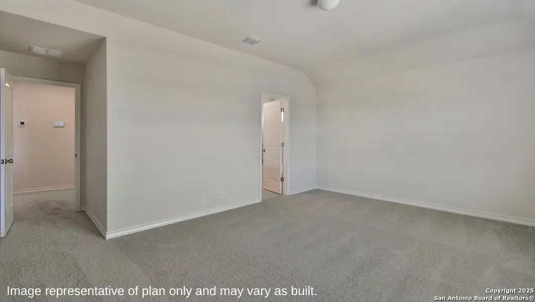 Spacious, unfurnished interior of a new home in Stonehill, San Antonio (Image 11).