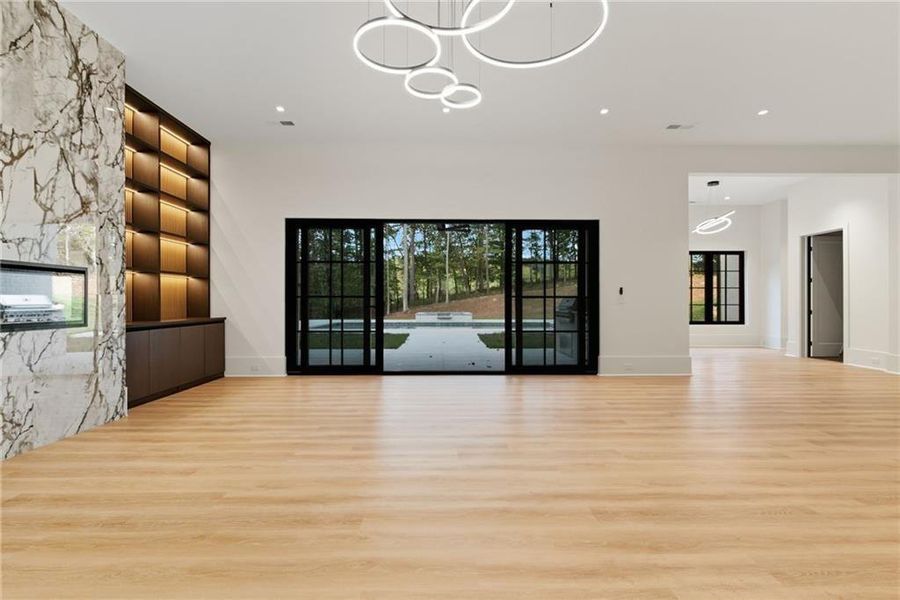 Spacious, unfurnished interior of a new home in , Alpharetta (Image 82).