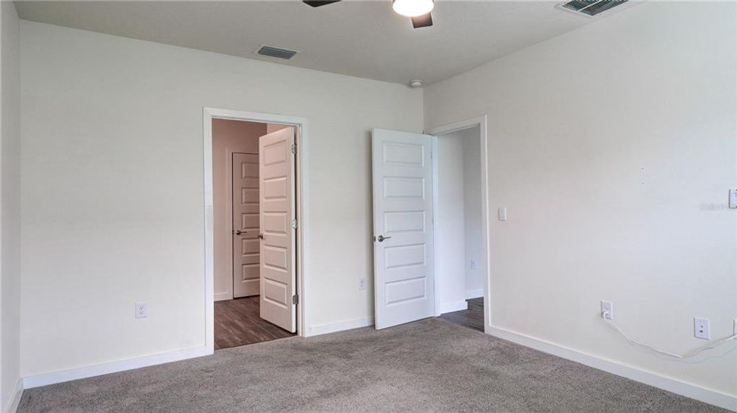 Spacious, unfurnished interior of a new home in Epperson, Wesley Chapel (Image 10).