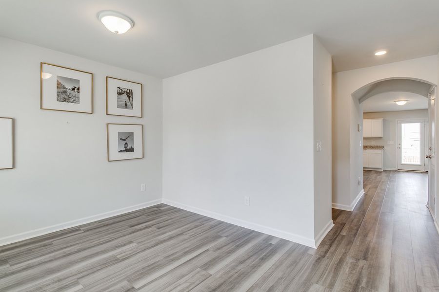 Spacious, unfurnished interior of a new home in Bluefield, Lexington (Image 9).