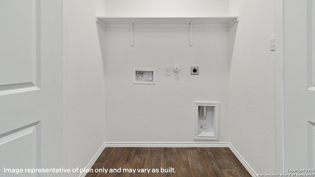 Spacious, unfurnished interior of a new home in Redbird Ranch, San Antonio (Image 16).