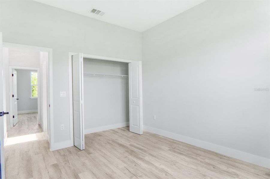 Spacious, unfurnished interior of a new home in , Ocala (Image 11).