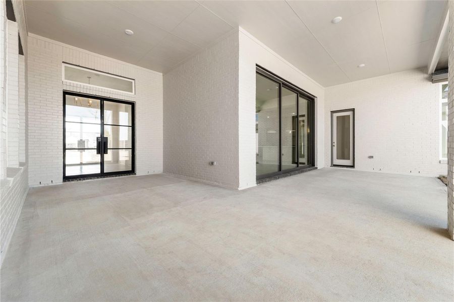 Representative image. Features, selections and colors may vary.