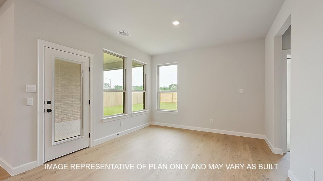 Spacious, unfurnished interior of a new home in Wellborn Settlement, College Station (Image 10).
