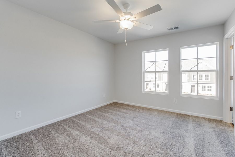 Spacious, unfurnished interior of a new home in Astoria, Columbia (Image 20).