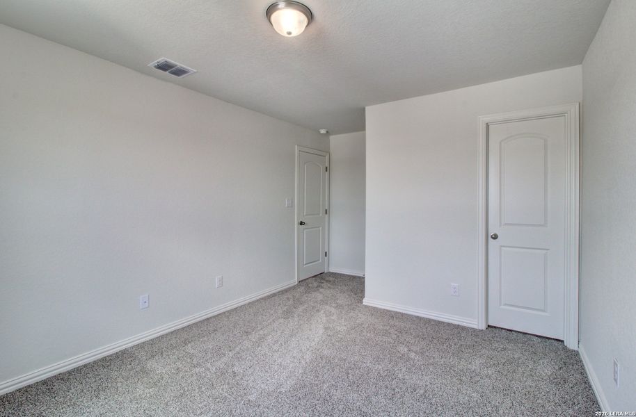 Spacious, unfurnished interior of a new home in Casinas at Gruene, New Braunfels (Image 14).