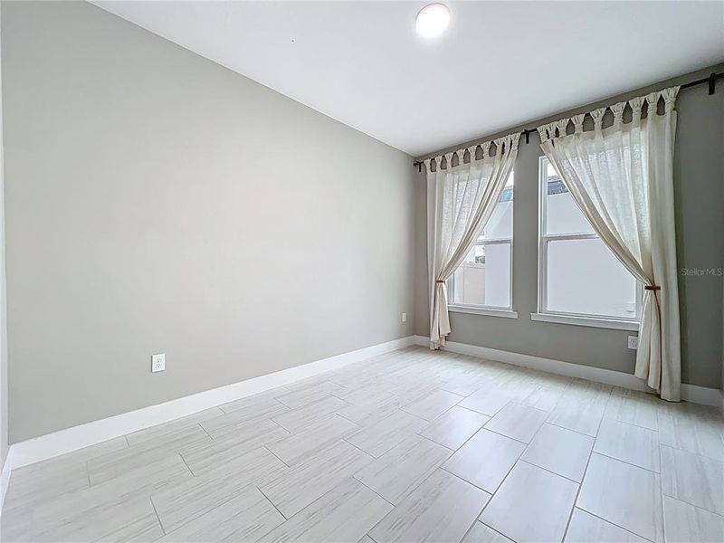 Spacious, unfurnished interior of a new home in , Winter Garden (Image 59).