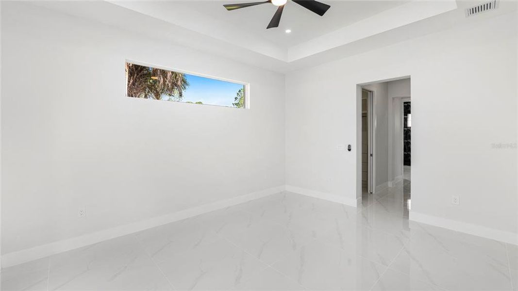 Spacious, unfurnished interior of a new home in , Naples (Image 31).