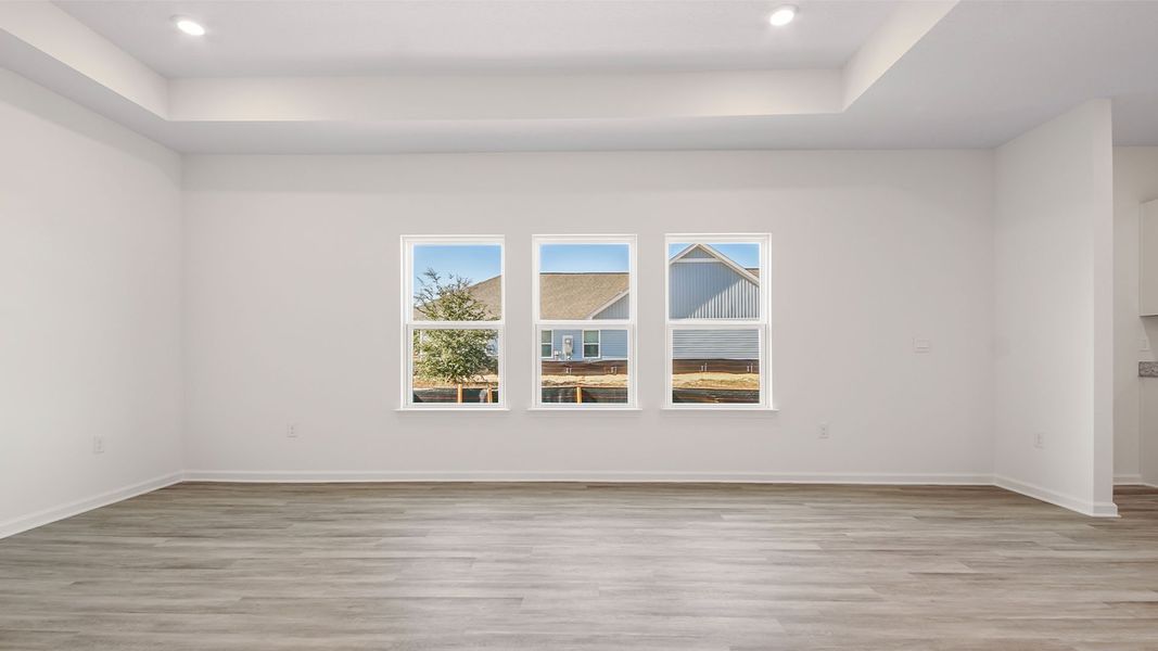 Spacious, unfurnished interior of a new home in Owl's Head East, Freeport (Image 18).