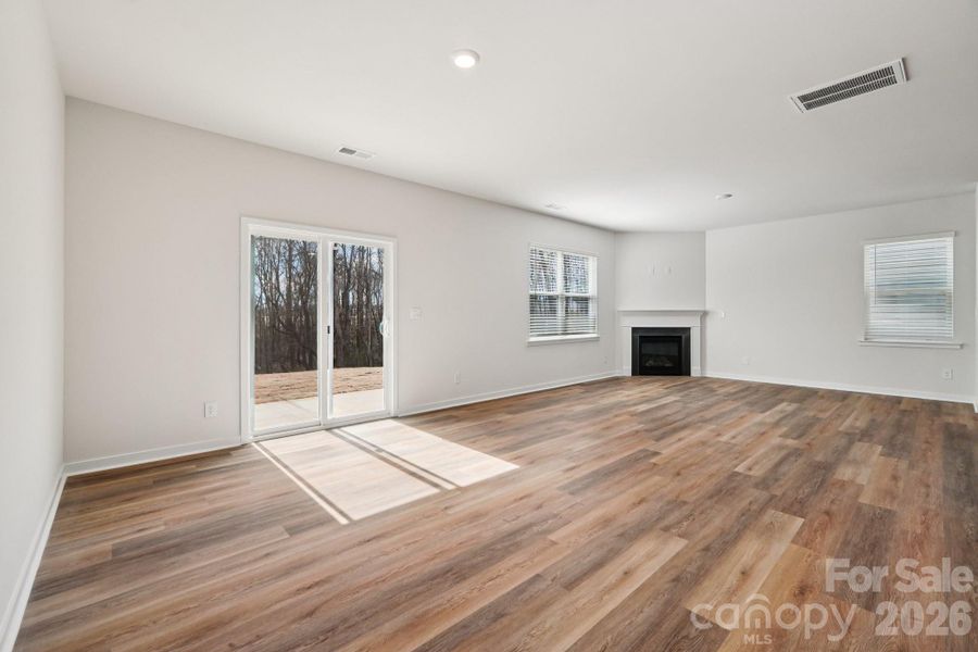 Spacious, unfurnished interior of a new home in Clark Creek Landing, Lincolnton (Image 27).