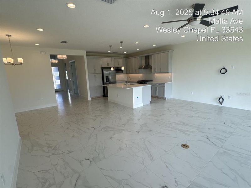 Spacious, unfurnished interior of a new home in Valencia Ridge, Wesley Chapel (Image 15).