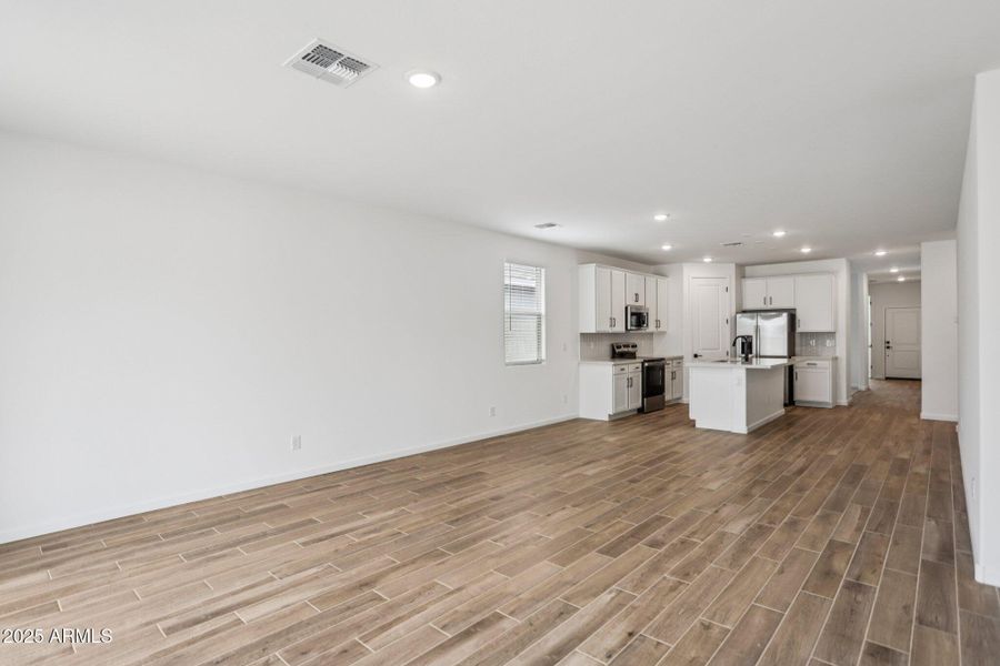 6-web-or-mls-La Senda Dr W-S2008-006