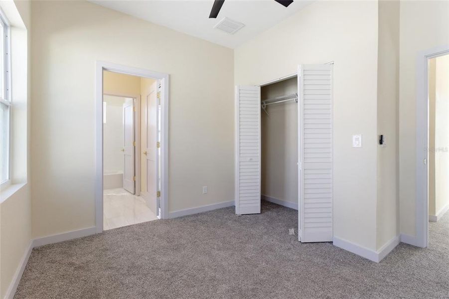 Spacious, unfurnished interior of a new home in , St. Petersburg (Image 42).