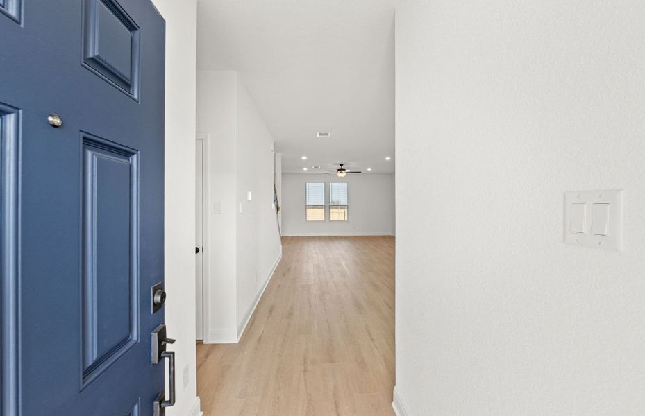 Spacious, unfurnished interior of a new home in Patterson Ranch, Georgetown (Image 41).