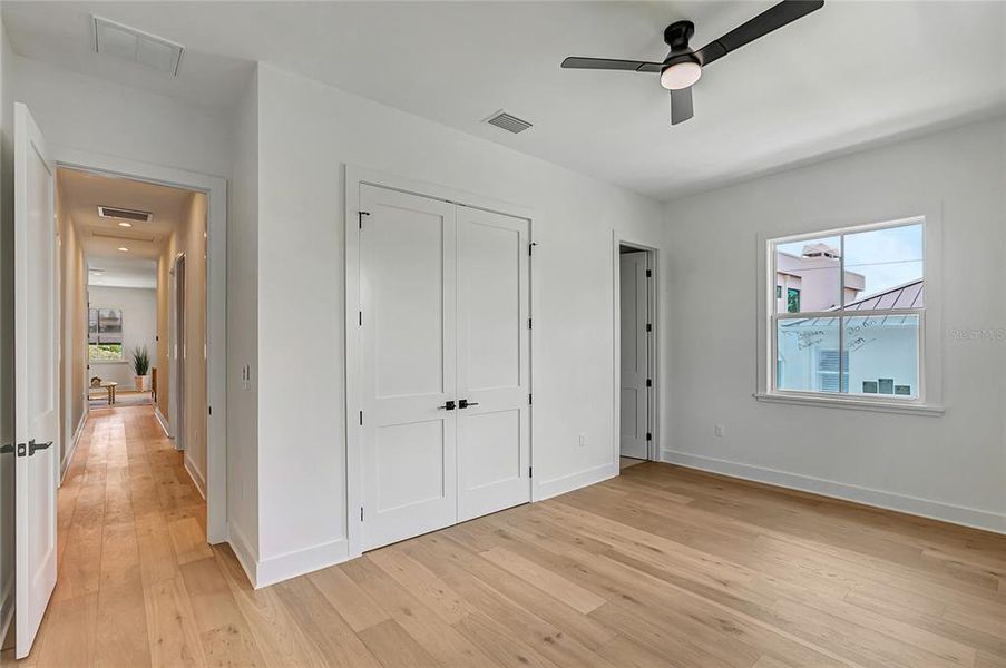 Spacious, unfurnished interior of a new home in , Tampa (Image 74).