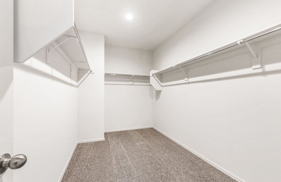 Spacious, unfurnished interior of a new home in Copper Falls, Buckeye (Image 17).