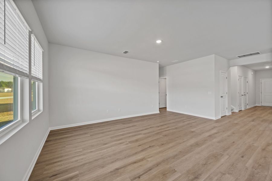 Spacious, unfurnished interior of a new home in Bradford Pointe, Summerville (Image 17).