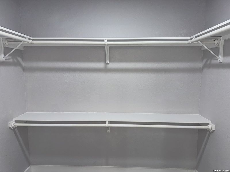 Spacious, unfurnished interior of a new home in , Natalia (Image 16).