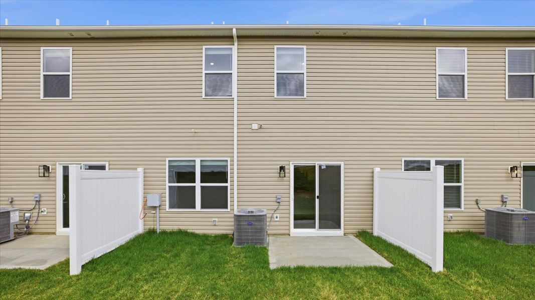Exterior details and patio area of a home in Cherokee Crossing, Kodak (Image 2).
