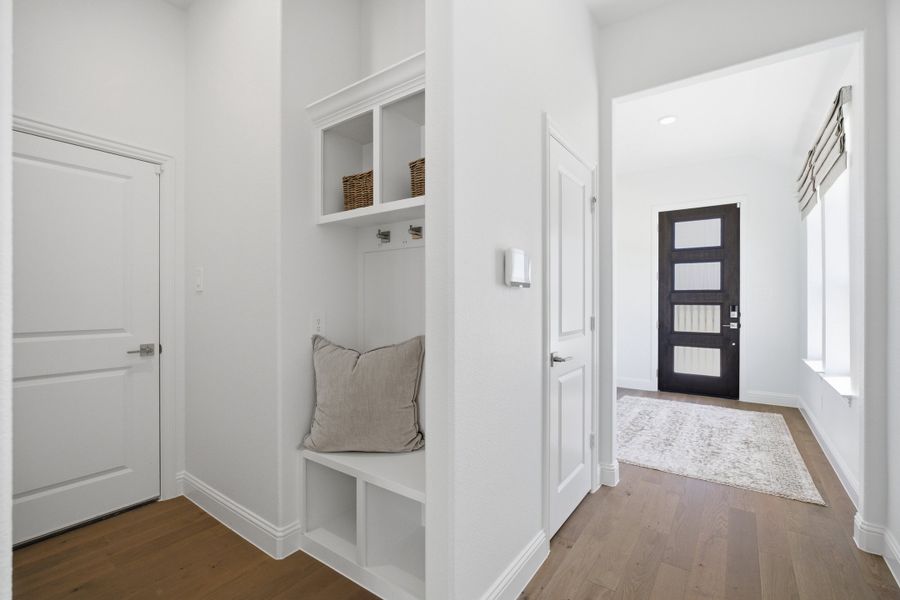 Representative furnished interior of a home built from the Primrose by Beazer Homes in Saratoga, Aubrey (Image 13).