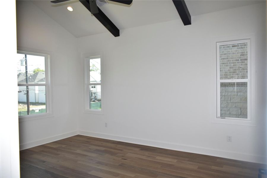 Spacious, unfurnished interior of a new home in , Houston (Image 30).