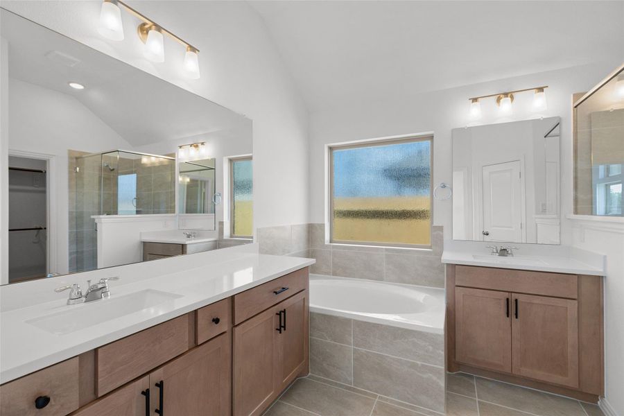 Furnished interior view inside a new home in Oakwood Estates, Waller (Image 5).