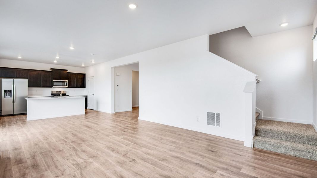 Spacious, unfurnished interior of a new home in Vista Meadows, Fort Lupton (Image 9).