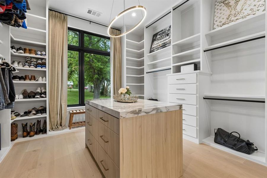 Furnished interior view inside a new home in , Colleyville (Image 17).