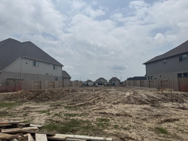 Site preparation for new homesites in Valencia, Manvel (Image 5).