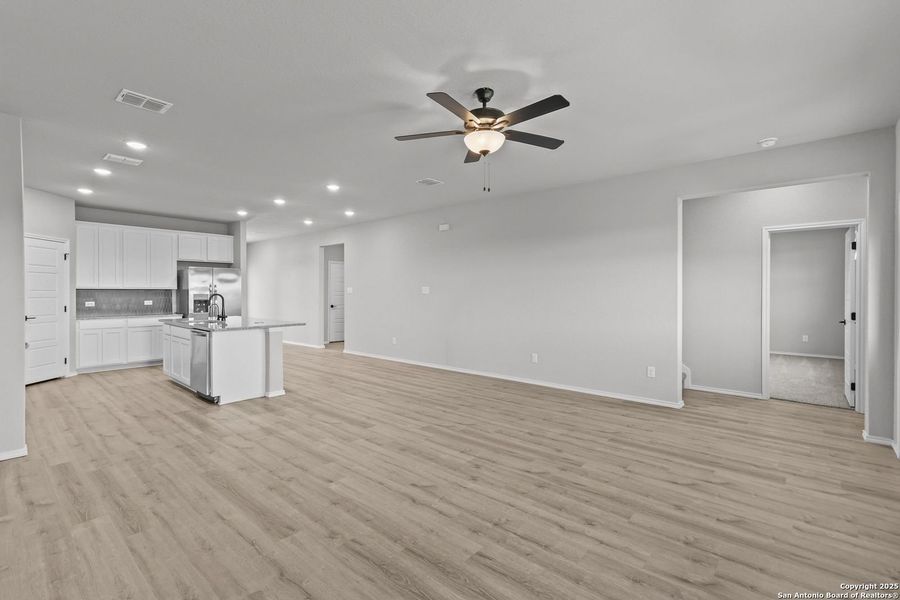 Spacious, unfurnished interior of a new home in Comanche Ridge, San Antonio (Image 51). Spacious, unfurnished interior of a new home in Comanche Ridge, San Antonio (Image 51).