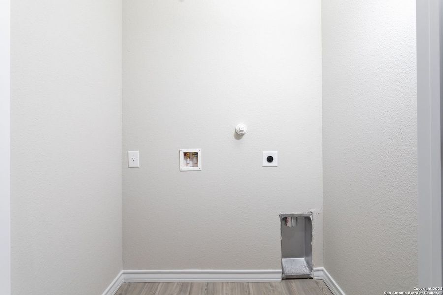 Spacious, unfurnished interior of a new home in , Seguin (Image 13).