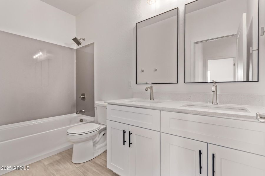 32 Sandstone Mountain