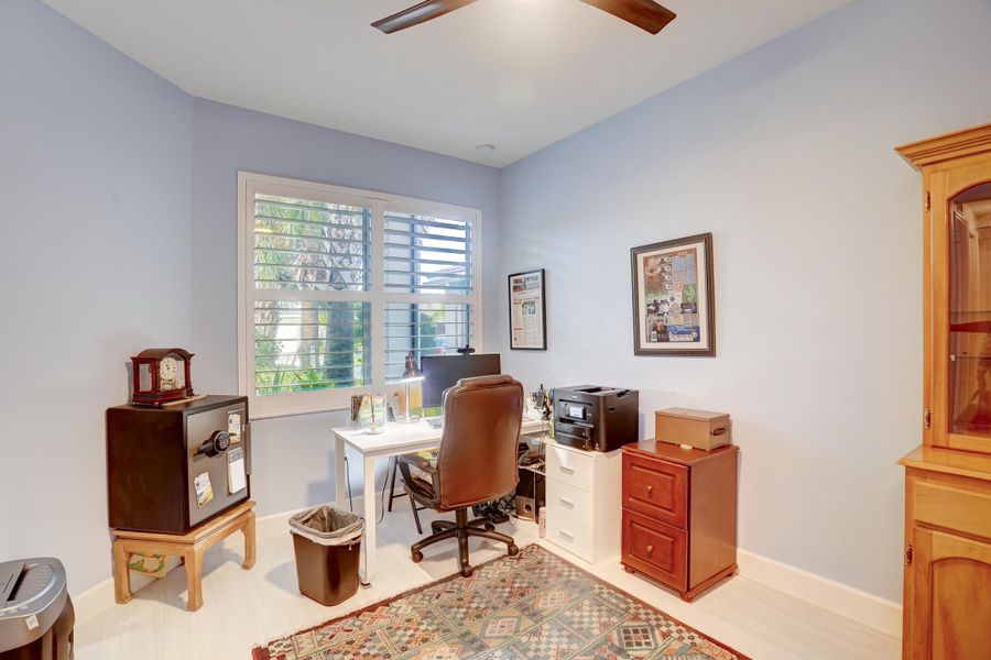 Office/Den/4th bedroom