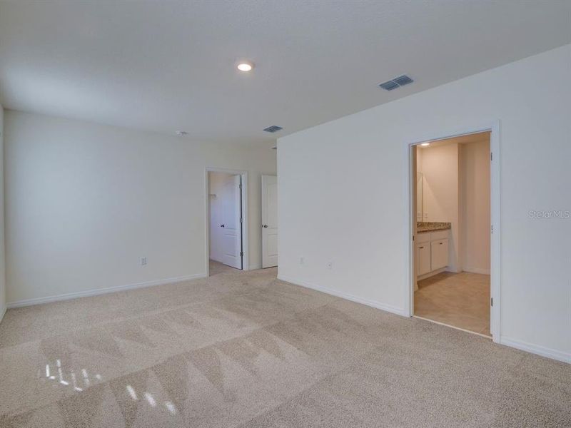 Spacious, unfurnished interior of a new home in Cascades, Davenport (Image 26). Spacious, unfurnished interior of a new home in Cascades, Davenport (Image 26).